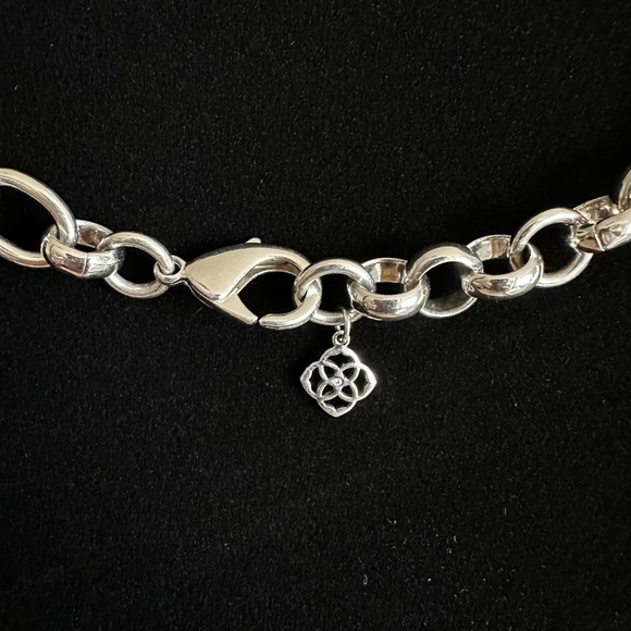 Kendra Scott Silver-Tone Link Necklace with Pearls - Picture 3 of 6